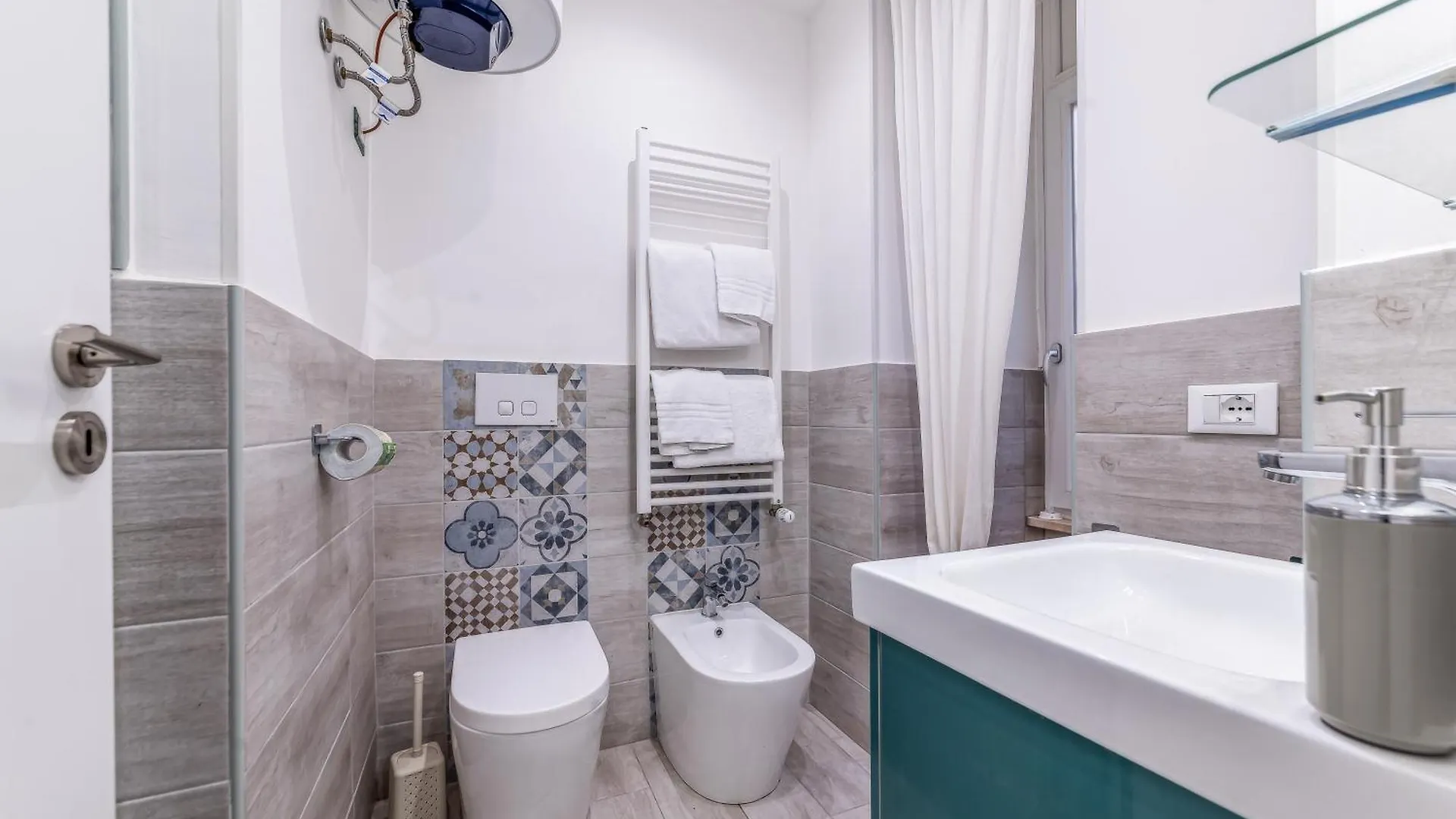 Cozy Enna Rooms - Metro Re Di Roma Guest house